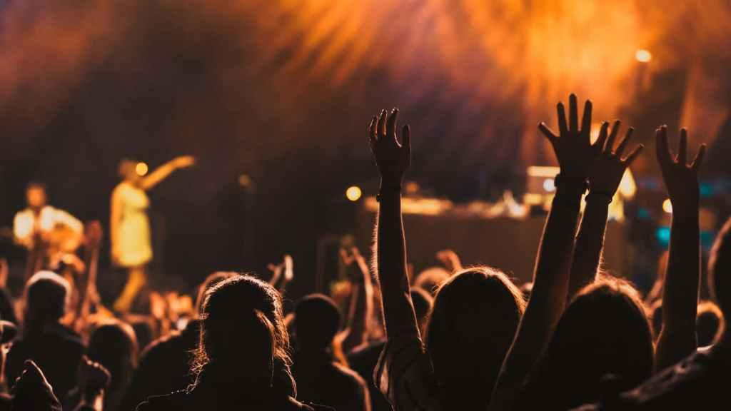 Məşhur ifaçıların və qrupların konsertləri