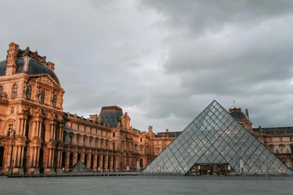 The price of tickets to the Louvre will rise